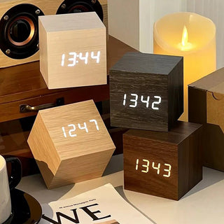 Orologio Scrivania Comodino Legno Peso 130gr Ricaricabile Cavo Incluso Batterie Luce LED Cubo - INTERIOR DREAM DESIGN