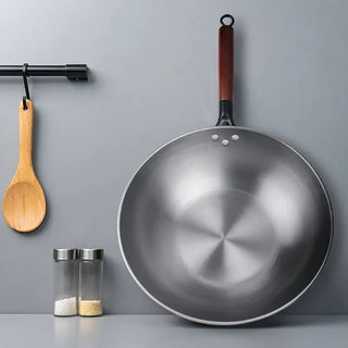 Padella WOK Ghisa Ferro Manico Legno Diverse Dimensioni Diametro Antiaderente Adatto Induzione Fornello Gas - INTERIOR DREAM DESIGN